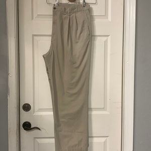 Men’s haggar 44x32 khaki Pants